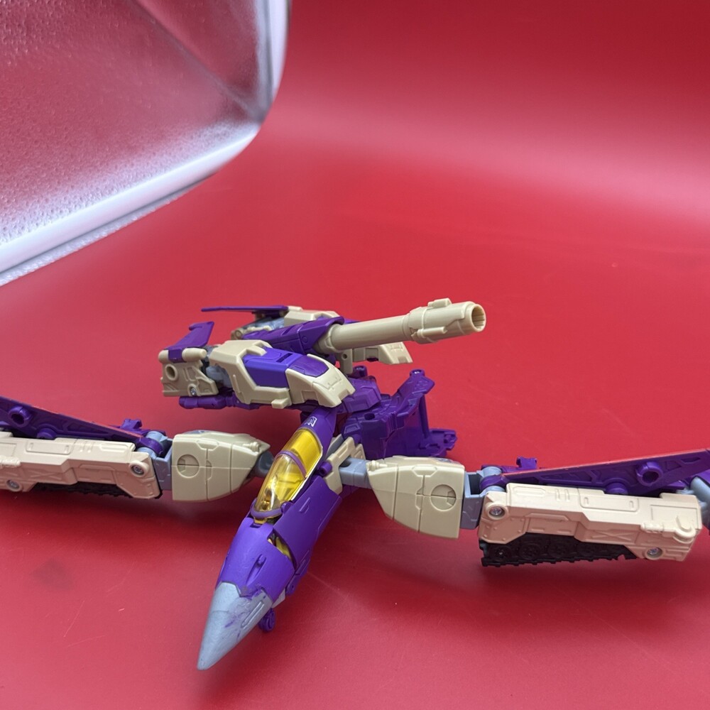 Transformers Legacy Leader Class Blitzwing - Picture 7 of 7